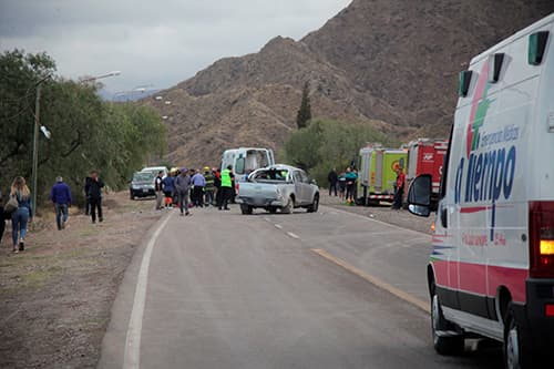 Hay 15 personas lesionadas por un vuelco en El Challao