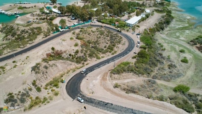Vialidad Mendoza continúa asfaltando el perilago de El Carrizal