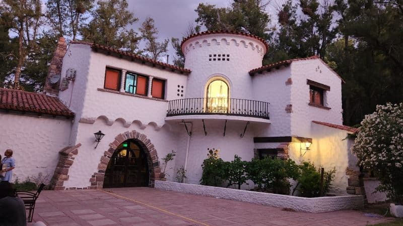 Inauguraron la Hostería del dique Cipolletti con un parque de juegos aéreo