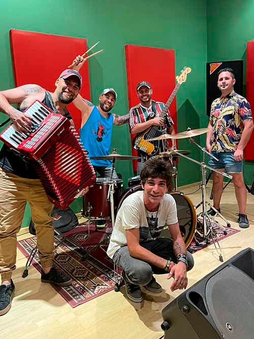 La Skandalosa Tripulación será teloneada por la banda lujanina La Colonia Subsiste éste viernes 20 de enero
