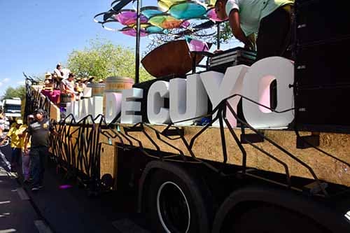 El carro vendimial de Lujan de Cuyo quedó en 1° lugar y Las Heras en 2°