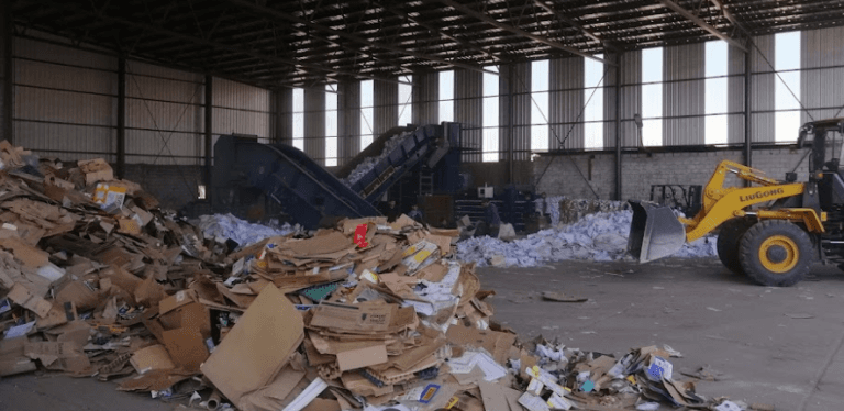 Un operario de 47 años perdió la vida al caer a una compactadora en Godoy Cruz