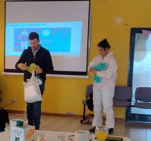 Productores vitivinícolas de Luján recibieron una charla gratuita sobre buenas prácticas agrícolas