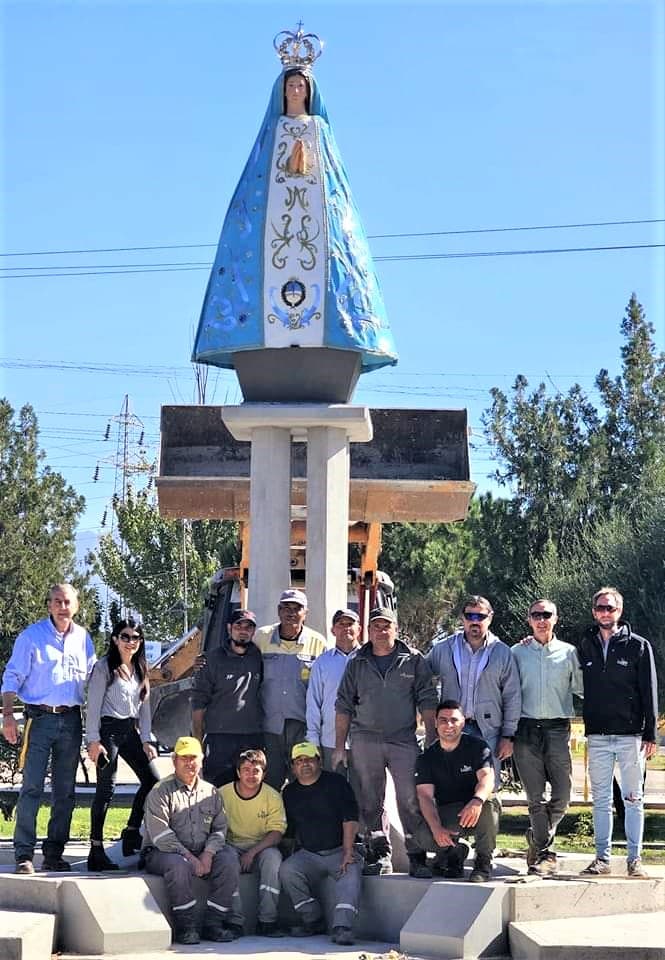 Nueva imagen de la Virgen de Luján fue colocada en la Rotonda y el HCD distinguió al escultor