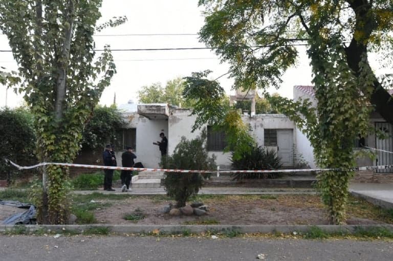 Un hombre de 33 años fue hallado muerto con su casa revuelta en Carrodilla