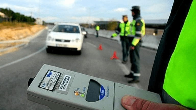 Una funcionaria pública alcoholizada chocó y quiso fugarse en Luján