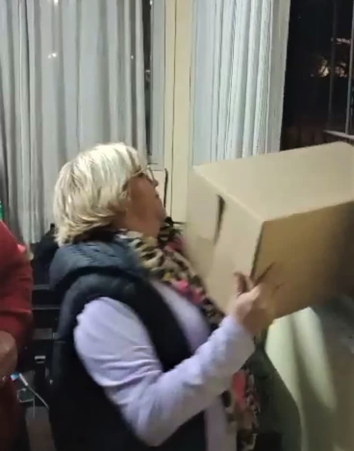 ATE: Escándalo democrático por el video que muestra cómo cortan rejas para llevarse urnas
