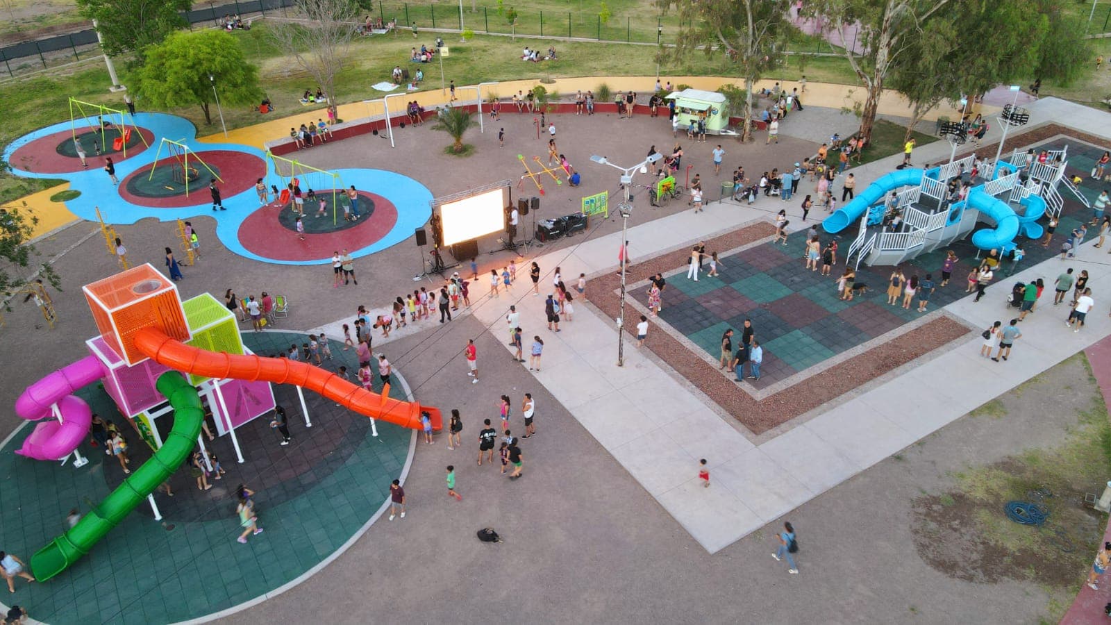 La Plaza de los Niños tiene 2 nuevos espacios de juegos