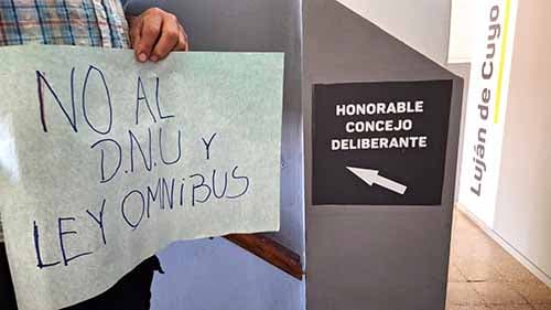 DNU y Ley Ómnibus: Organizaciones sociales de Luján presentaron un rechazo.