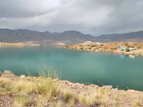 Con menor volumen, continúan las erogaciones del río Mendoza