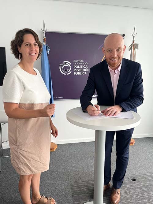 Allasino firmó un convenio por 2 años con la Fundación País Abierto y Digital.