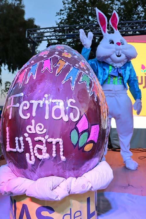 La Feria de Pascuas de Luján trae un huevo de 100 kilos.