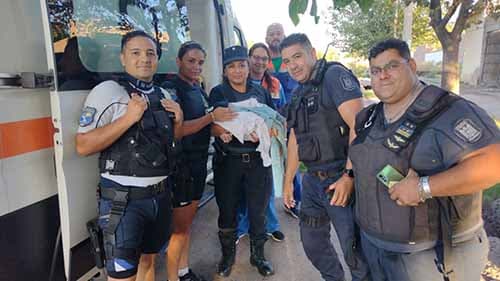Policías asistieron a una mujer a dar a luz a su bebe en Guaymallén.