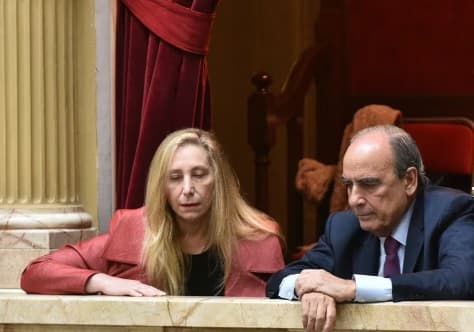 Suspenso entre la Ley Bases y el Pacto de Mayo.