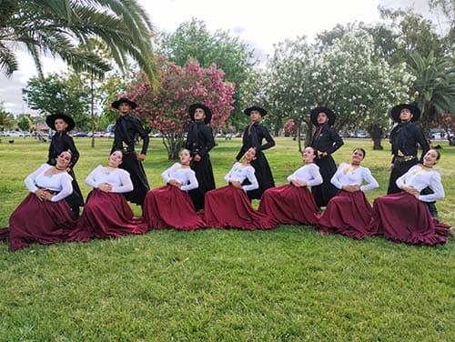 El Ballet Gualey celebra su 10º aniversario con una peña en Goretti.