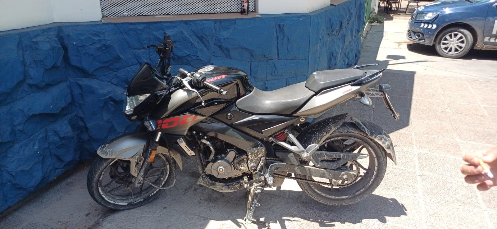 Le robaron la moto a un hombre en Luján.