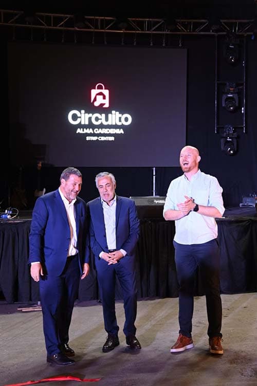 Cornejo y Allasino en la inauguración de un desarrollo