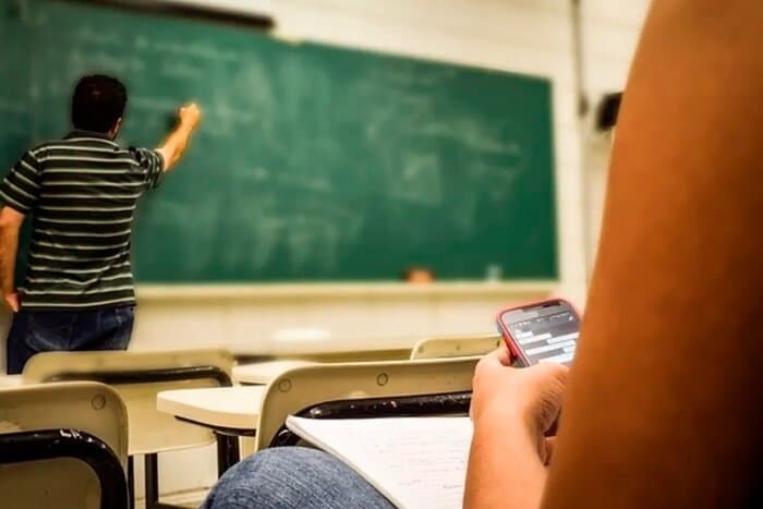 Dispositivos móviles en clase: Senadores dieron aprobación.