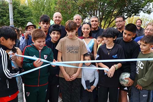 Vecinos de Perdriel disfrutan una plaza refaccionada