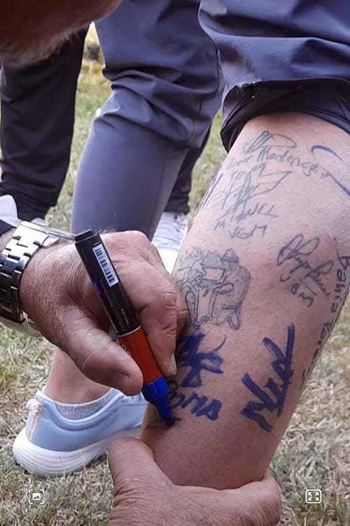 Lucas Dávila, el joven que colecciona firmas de veteranos.
