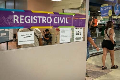 Actualizan el DNI en el registro del Hiper Libertad.
