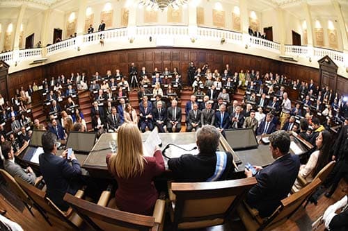 Cornejo anunció reducción de tarifas y más inversiones.