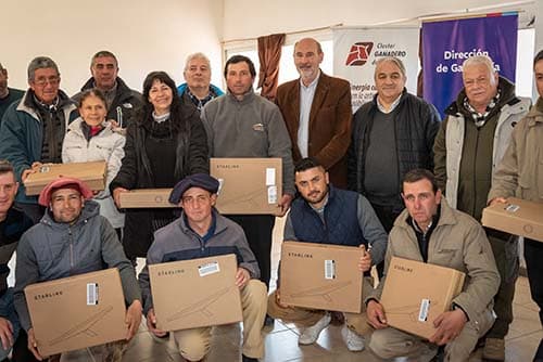Internet: productores de Luján y Lavalle recibieron antenas.