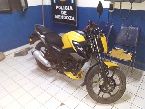 Un menor fue aprehendido tras una breve persecución por circular en moto a contramano.