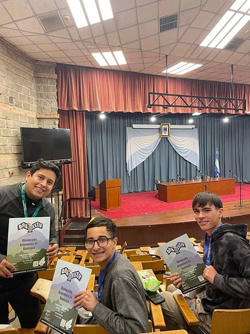 2 estudiantes mendocinos entre los mejores en biología