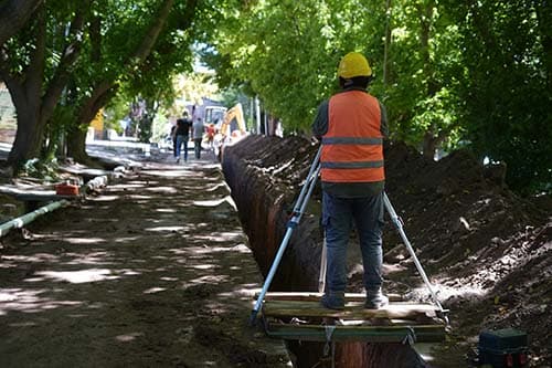 Avanza en Perdriel una obra histórica de saneamiento