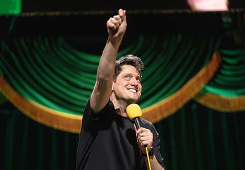 Lucho Mellera sube al Arena Maipú con show de humor