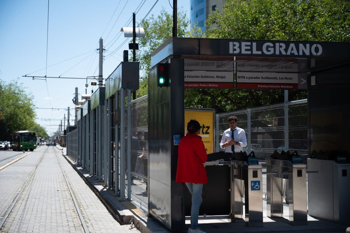 Avanza la modernización del Metrotranvía en calle Belgrano