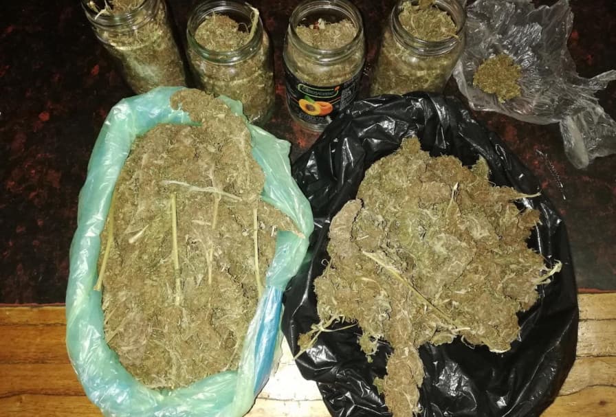 Allanaron una casa en Perdriel por bolsas de marihuana