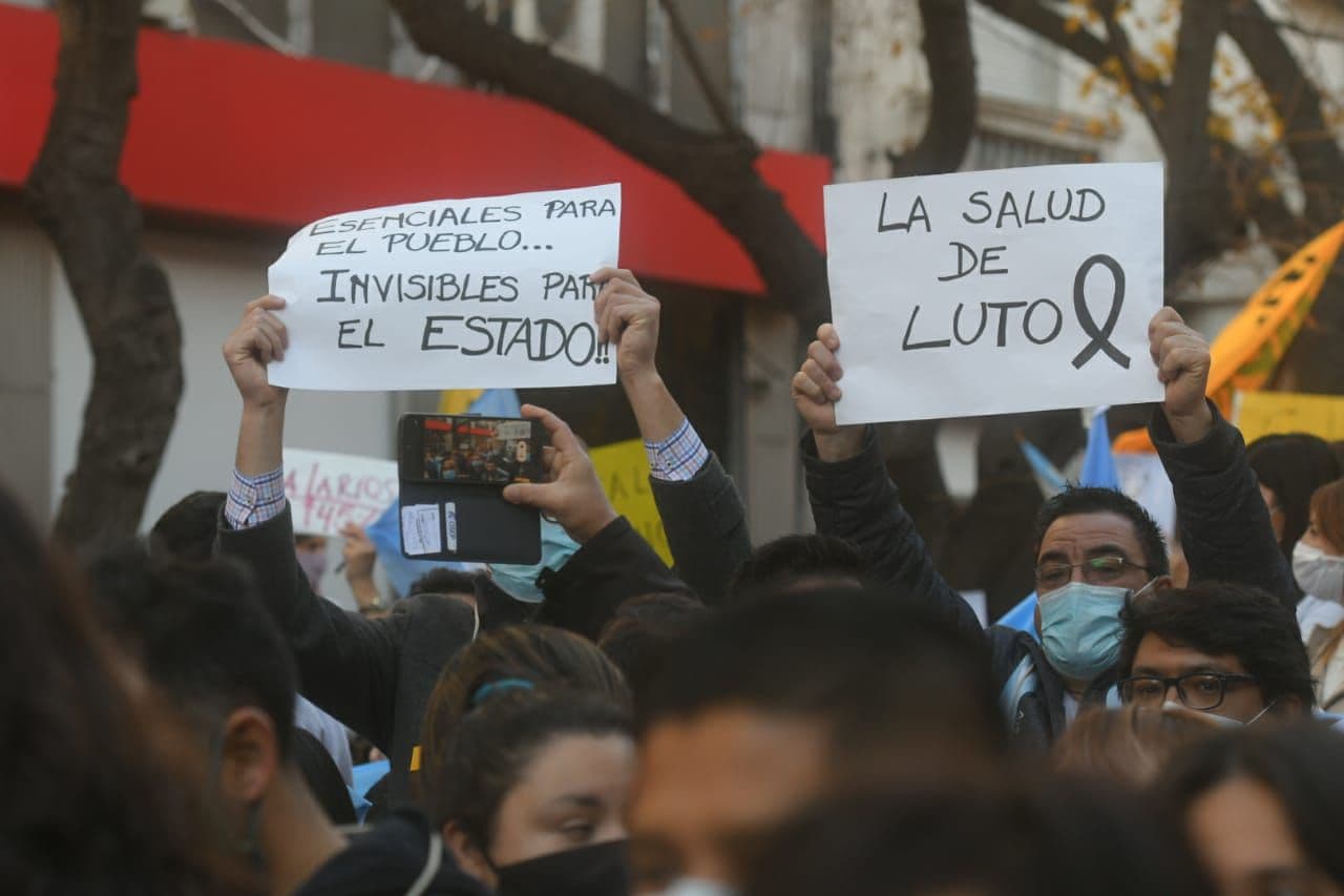 Cuidaron la salud en pandemia y sus ingresos siguen atrasados