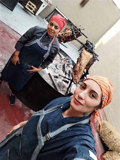 2 mujeres representan a Luján en el concurso de «Asado a la Estaca»