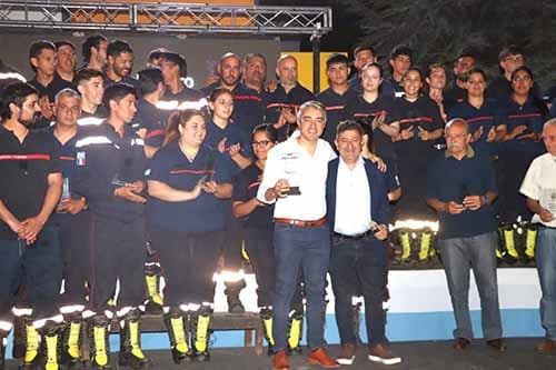 Luján reconoció a los héroes que auxiliaron a los vecinos durante los incendios