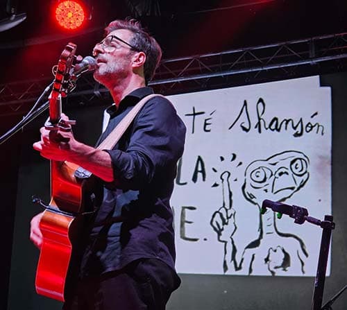 Kevin Johansen y Liniers coparon la Plaza de Chacras