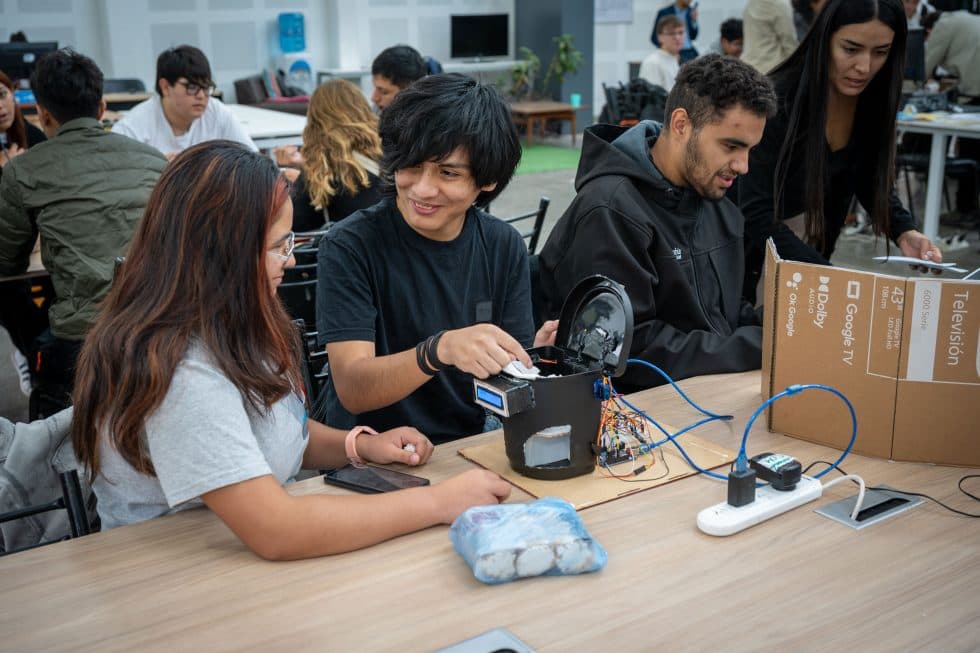 Conectados 2026: jóvenes mostraron proyetos tecnológicos
