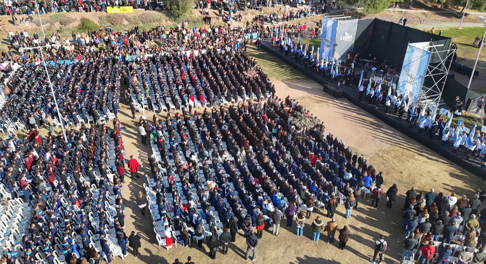 La "Promesa a la Bandera" más grande está en Luján
