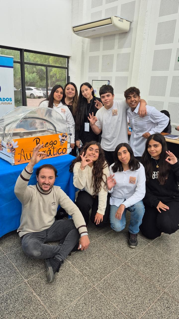 Jóvenes emprendedores aplican tecnología en viveros